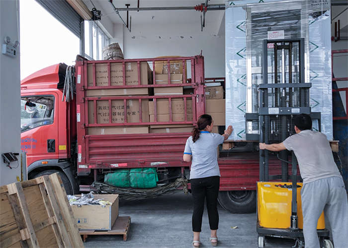 武漢某貿(mào)易公司采購(gòu)304雙吹感應(yīng)互鎖風(fēng)淋室