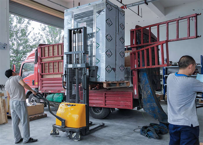 重慶某電氣設(shè)備公司采購(gòu)201雙吹感應(yīng)互鎖風(fēng)淋室